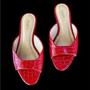 Anacapri Red Alligator Slides women’s size 6-6.5